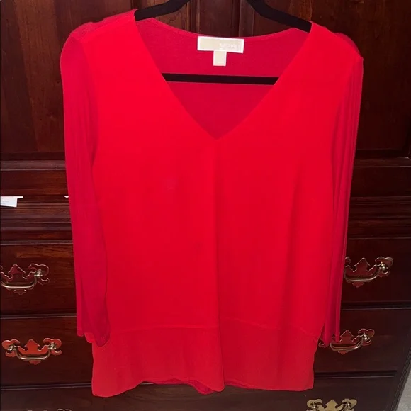 Michael Kors Women's Scarlet red V-Neck Blouse stretchy arms and back - Picture 1 of 2